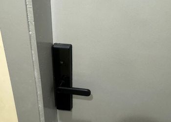 استديو لطيف بسرير ماستر وجلسة 