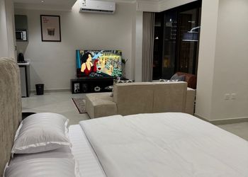 استديو بسرير ماستر وجلسة جانبية