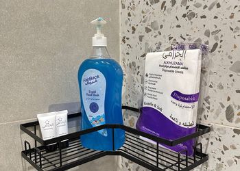 استديو بأثاث مريح وبسيط 