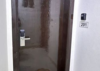 شقة بصالة جلوس وغرفة نوم 