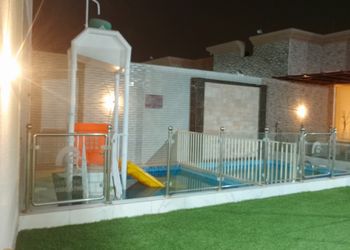 شاليه بألعاب مائية وجلسة خارجية 