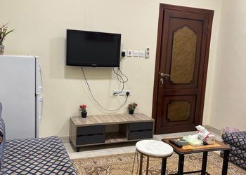 شقة بغرفتين نوم وصالة 