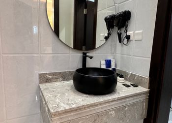 استديو بسرير ماستر وأثاث مريح 