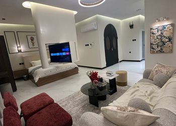 استديو بسرير ماستر وجلسه جانبيه