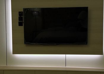 استديو بأثاث مريح وبسيط 