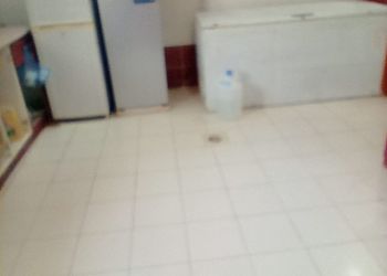 استراحة بمجلس واسع و مسطح اخضر