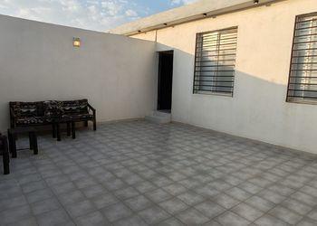 استراحة بمدخل مسنقل و سرير ماستر 