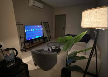 استديو بأثاث مريح وبسيط 