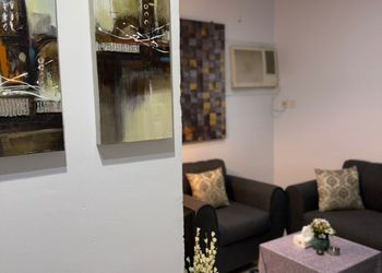 شقة بصالة وغرفة نوم وبأثاث مريح