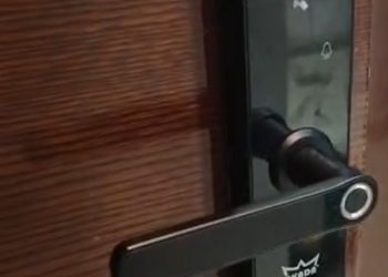 شقة بغرفة معيشة وغرفتين نوم 