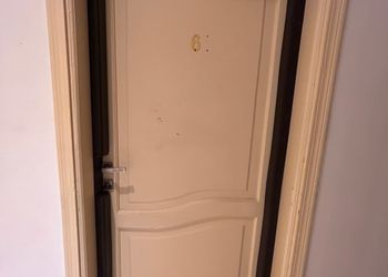استديو بسرير ماستر وأثاث مريح 