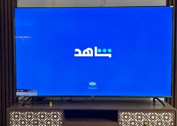 شقة بصالة مريحة وغرفة نوم 