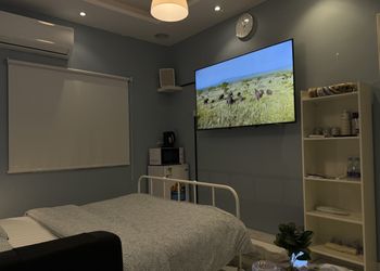 استديو بأثاث مريح وبسيط
