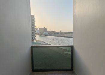 شقة باطلالة على البحر