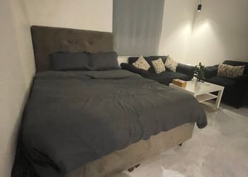 استديو بسرير ماستر وجلسه جانبيه
