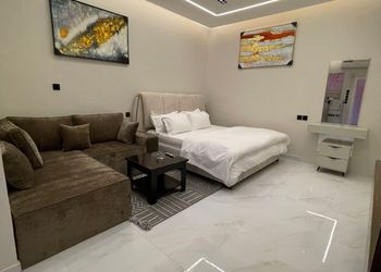 استديو بسرير ماستر وجلسة جانبية