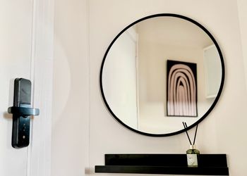 استديو بأثاث مريح وبسيط 