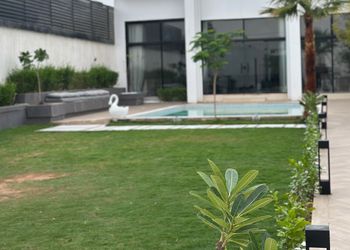 استراحة بمسطح اخضر ومجلس