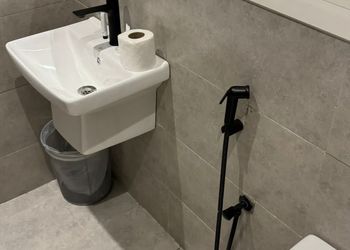 استديو بأثاث مريح وبسيط 