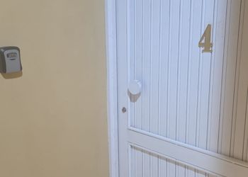 شقة بصالة مريحة ودخول ذاتي 