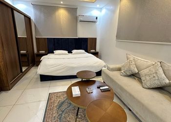 استوديو بسرير ماستر