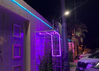 شالية بمجالس وفناء خارجي 