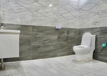 شاليه بمسطح اخضر ومسبح