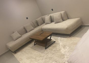 استديو بسرير ماستر وجلسة مريحة 