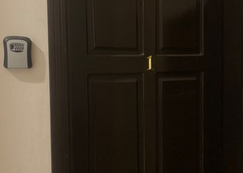 استديو هادئ بدخول ذاتي 