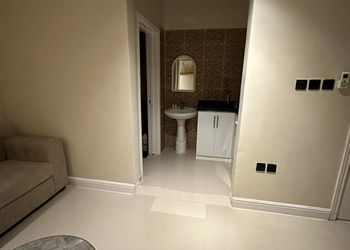 شقة بصالة وغرفة نوم دخول ذاتي 