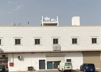 شقة انيقة بصالة وثلاث غرف نوم 