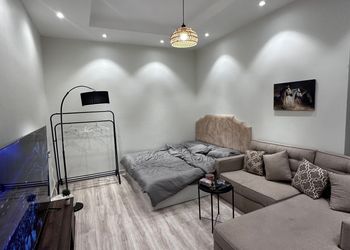 استديو بسرير ماستر وجلسة جانبية 
