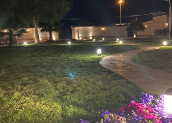 استراحة بمسطح اخضر و جلسة خارجية