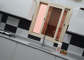 استراحه بصالة مطلة على المسبح 