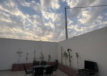 شاليه بجلسة خارجية ومسبح