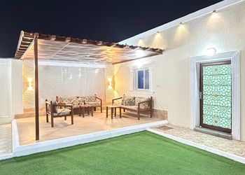 شاليه بجلسة خارجية ومسبح خارجي