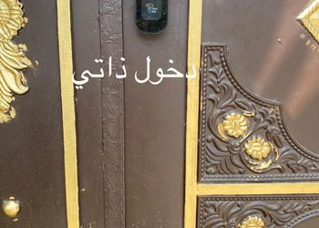 غرفة بسرير