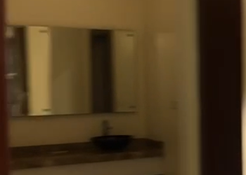 شاليه بمسبح خارجي وغرفة نوم 