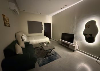 استديو بسرير ماستر وجلسة جانبية