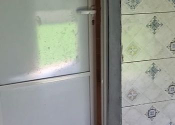 شاليه بمسبح داخلي وصالة جلوس 