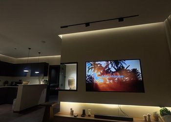 شقة بغرفة سينما ودخول ذاتي 