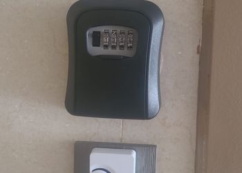 شقة بغرفتين نوم وصالة 