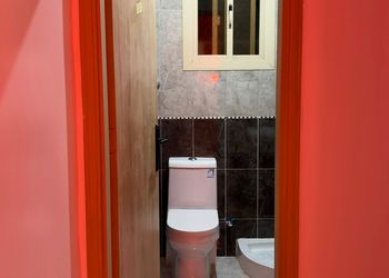 استديو بسرير ماستر وجلسة مريحة 