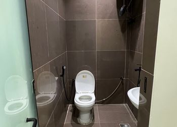 استديو بأثاث مريح وبسيط 