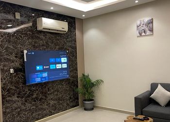 شقة بصالة انيقة ودخول ذاتي