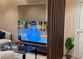 شقة بدخول ذاتي وصالة أنيقة 