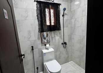 استديو بجلسة وسرير ماستر