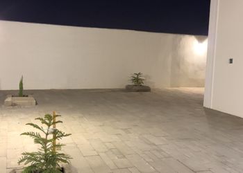 شقة بغرفتين نوم وصالة 