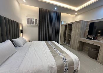 استديو بسرير ماستر وأثاث مريح 