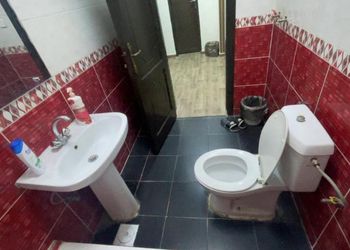 شقة بغرفة جلوس وغرفتين نوم 